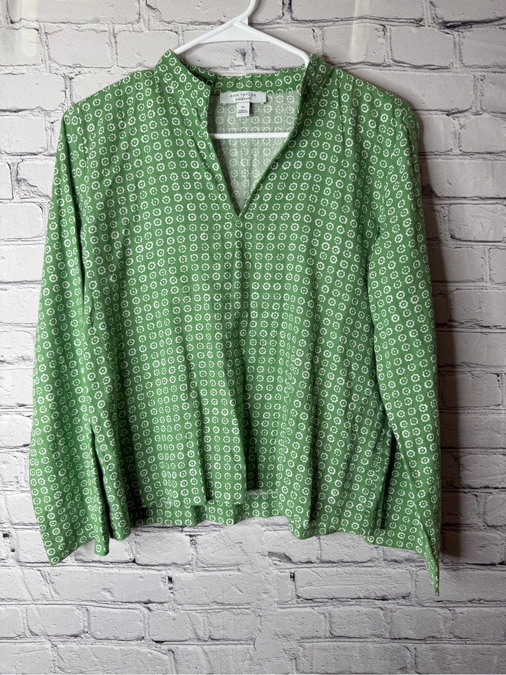 Ann Taylor weekend Green Printed Split-Neck Blouse XS